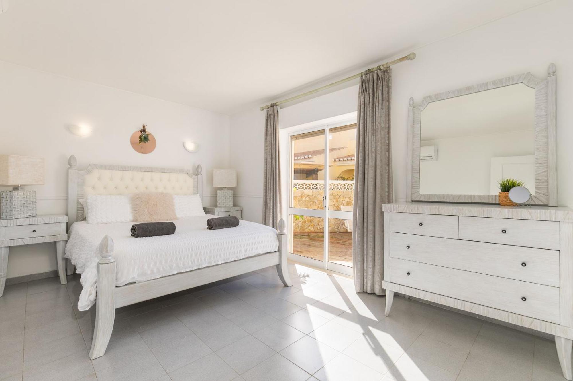 Charming Villa, - Pool - No Need For Car * Lagos