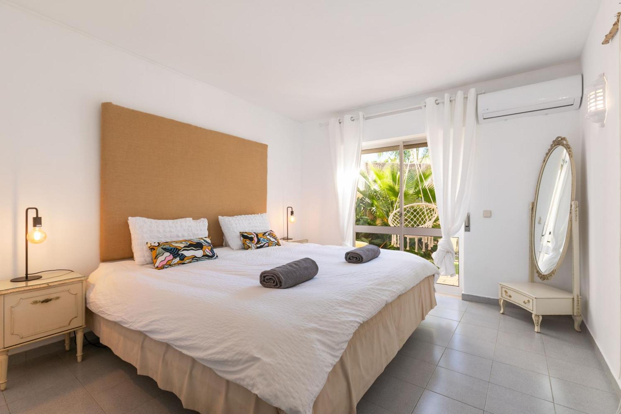 Charming Villa, - Pool - No Need For Car